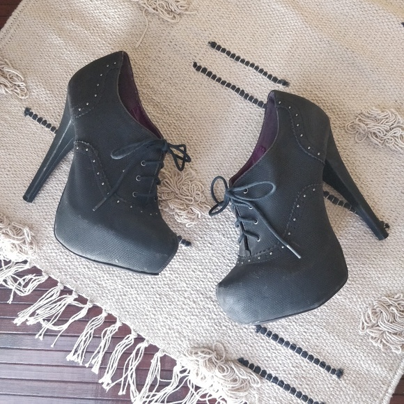 Penny Loves Kenny Shoes - DONATING Penny Loves Kenny Black Platform Heel 6.5